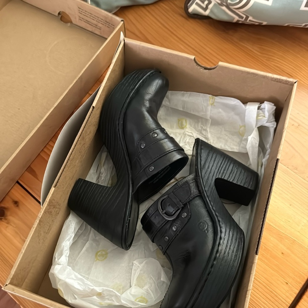 Born Wenonah clog